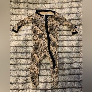 Cute and different baby onesie. In good condition, smoke free home.